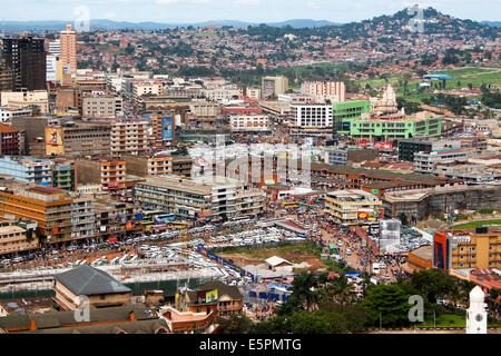 Mit Blick auf die geschäftige Stadt Kampala Stockfoto