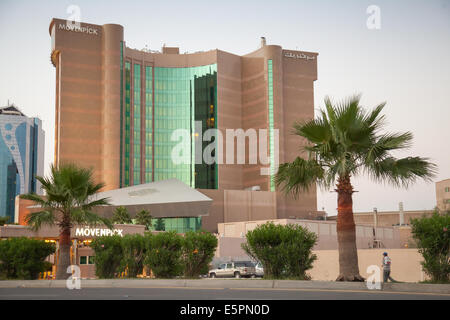 DAMMAM, Saudi-Arabien - 15. Mai 2014: Mövenpick Hotel Exterieur in Stadt Dammam, Saudi-Arabien Stockfoto