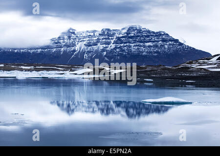 Jökulsárlón Reflexion, Island Stockfoto