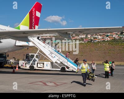 SATA-Airlines Airbus A320 am Flughafen von Madeira Stockfoto