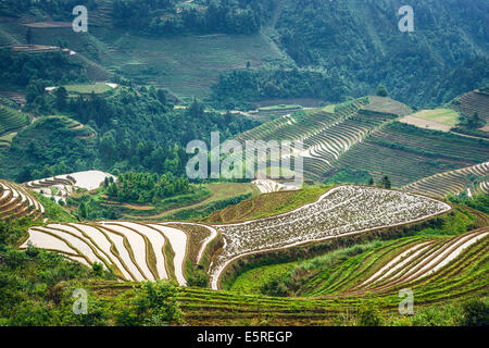 Dorf auf Yaoshan Berg in Guangxi, China. Stockfoto
