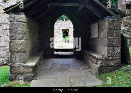 Veranda an der alten St. Marys Kirche Pateley Bridge North Yorkshire in England Stockfoto