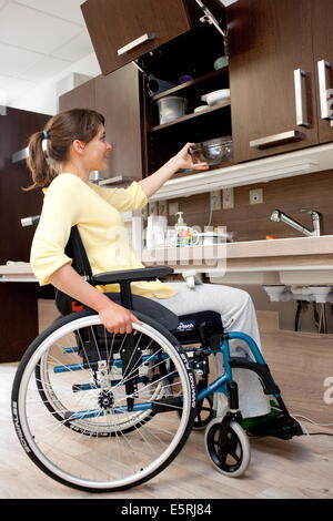 Behinderten Menschen bei einem Lebensraum Labor Handicap (L2H), experimentelle Leben in den Dienst der physikalischen Medizin eingerichtet und Stockfoto