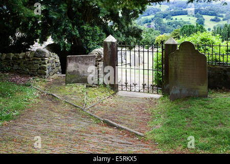 Tor an der alten St. Marys Kirchhof Pateley Bridge North Yorkshire in England Stockfoto