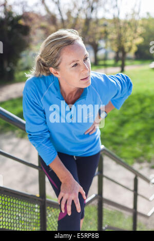 Frau einen Stich leidet. Stockfoto