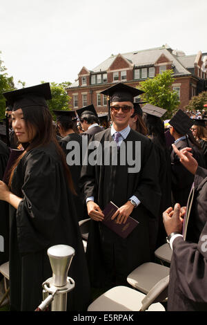 Graduierenden Studenten-Parade in der Sitzecke vor ihrer Abschlussfeier am Williams College in Williamstown, Massachusetts. Stockfoto