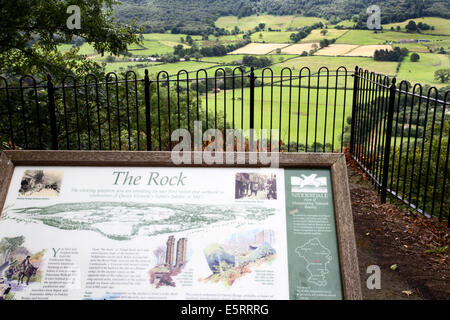 Auslegung-Board und Blick vom Preikestolen auf der Panorama Spaziergang Pateley Bridge North Yorkshire England Stockfoto