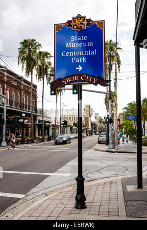 State Museum Centennial Park Wegweiser in Ybor City Tampa FL Stockfoto