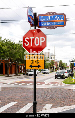 East 8th Ave Straßenschild in Ybor City Tampa Florida Stockfoto