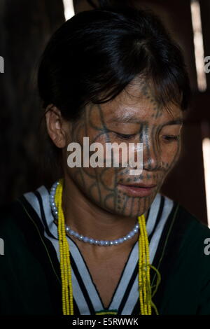 Beerdigung von 5 - Jahre altes Mädchen, Krai (Birmanisch: Kyar Hto) Dorf, Hügel in der Nähe von Mindat, Chin State in Myanmar. Stockfoto