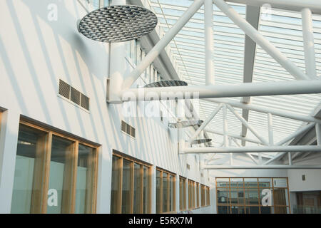 Schule Atrium Glasdach Stockfoto