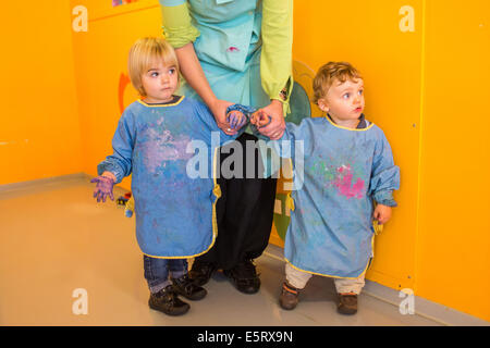 Kinderhort Hilfs Kinderkrankenschwester, Angoulême, Frankreich. Stockfoto