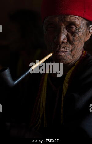 Beerdigung von 5 - Jahre altes Mädchen, Krai (Birmanisch: Kyar Hto) Dorf, Hügel in der Nähe von Mindat, Chin State in Myanmar. Stockfoto