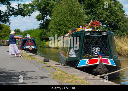 Ein Kanalboot Liegeplatz auf der Ellesmere-Arm von Llangollen Kanal, Shropshire, England. Stockfoto