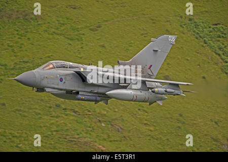 RAF Panavia Tornado GR4 niedrigen Niveau Seitensprung Fluggebiet sieben (LFA 7) Mach Loop Stockfoto