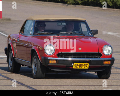 Fiat 124 SPIDER 2000 USA (1982), niederländischer Lizenz Registrierung 92-DD-DX, pic3 Stockfoto