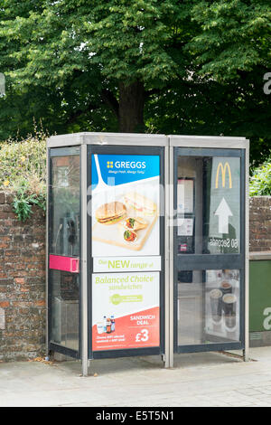 Essen Werbung auf öffentlichen Telefonzellen UK Stockfoto