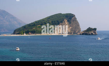 Insel Sveti Nikola an der Adria vor der Küste von Budva, Montenegro. Stockfoto