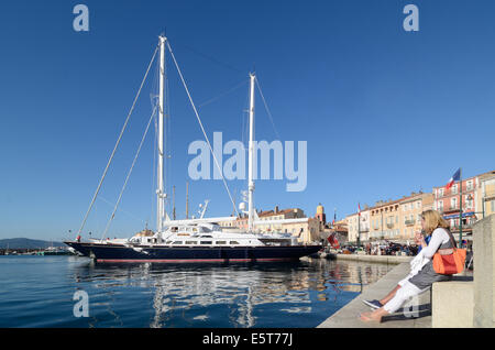 Luxus-Yacht im Hafen oder alten Hafen Saint Tropez Var Provence Frankreich Stockfoto