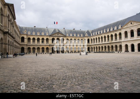 Innenhof des Armeemuseums im Hotel des Invalides, Paris, Frankreich Stockfoto