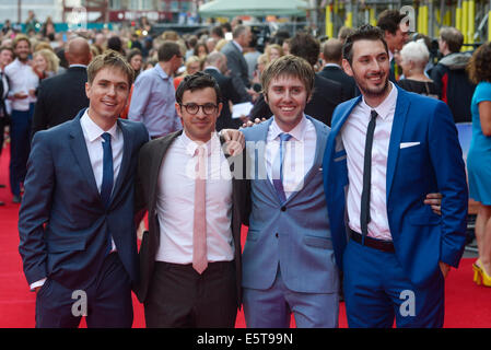 London, UK. 5. August 2014. Simon Bird besucht James Buckley, Blake Harrison & Joe Thomas die Weltpremiere von The Inbetweeners 2 auf 08.05.2014 The VUE Leicester Square, London. Personen im Bild: Simon Bird, James Buckley, Blake Harrison, Joe Thomas. Bildnachweis: Julie Edwards/Alamy Live-Nachrichten Stockfoto