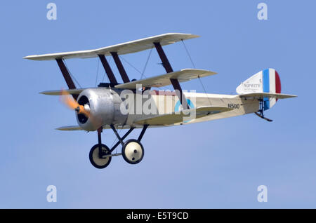 Sopwith Dreidecker Flugzeug in WW1 RFC-Markierungen in Farnborough Airshow 2014 anzeigen Stockfoto