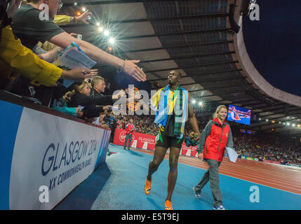 2. August 2014: Jamaikanischer Sprinter Usain Bolt freut sich die Glasgow Masse im Hampden Park. Stockfoto