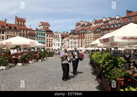 Musiker spielen in der berühmten Warschau Marktplatz Altstadt Stockfoto