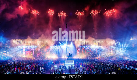 Feuerwerk im Celtic Park für die Eröffnungsfeier der 20. Commonwealth Games, Glasgow, Schottland am 23. Juli 2014. Stockfoto