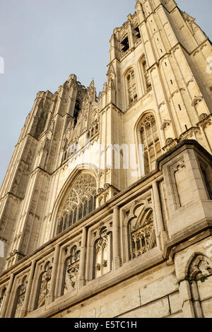 Kathedrale St. Michael und St. Gudula bei Sonnenuntergang in Brüssel, Belgien Stockfoto