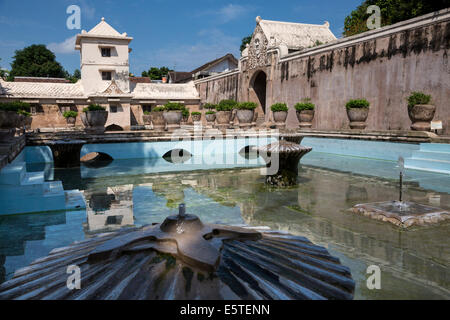 Yogyakarta, Java, Indonesien.  Taman Sari, das Wasserschloss, mid-18th. Jahrhundert, unter Einbeziehung ausländischer Design-Einflüsse. Stockfoto