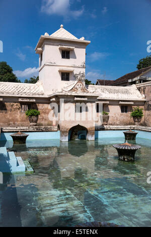 Yogyakarta, Java, Indonesien.  Taman Sari, das Wasserschloss, mid-18th. Jahrhundert, unter Einbeziehung ausländischer Design-Einflüsse. Stockfoto