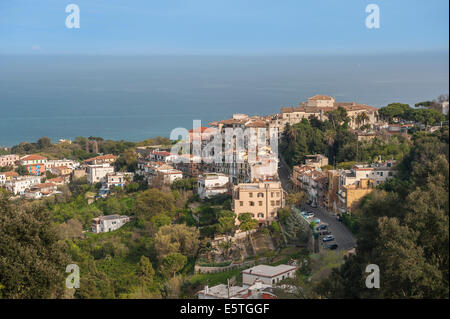 Blick auf das historische Zentrum von San Felice Circeo aus dem Nationalpark Parco Nazionale del Circeo, San Felice Circeo Lazio Stockfoto