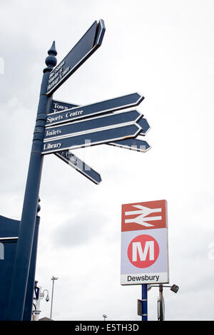 Dewsbury Train Station Zeichen Stockfoto