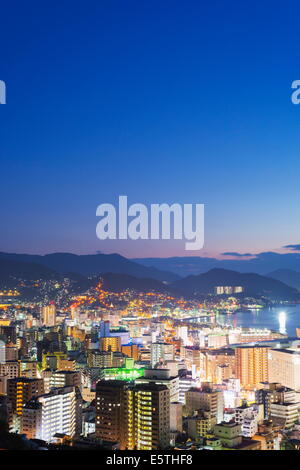 Nagasaki Bucht bei Nacht, Nagasaki, Kyushu, Japan, Asien Stockfoto