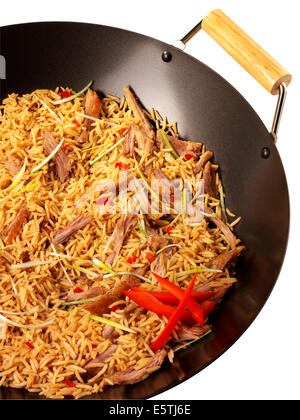 STIR FRY PEKING REIS IM WOK Stockfoto