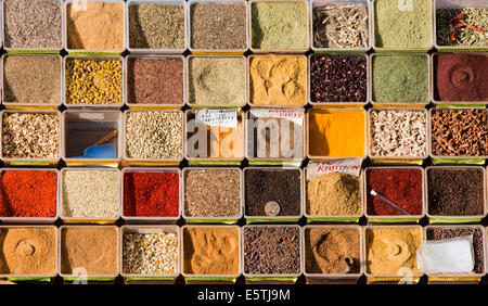 Gewürz-Stall Selçuk Markt Türkei Stockfoto