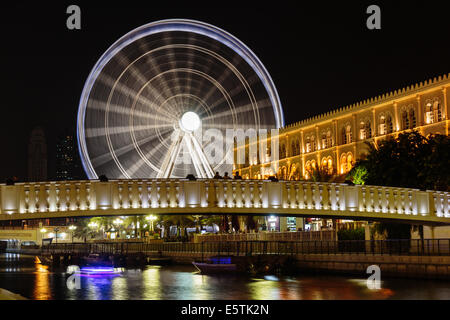 SHARJAH, Vereinigte Arabische Emirate - 29 Oktober: Riesenrad in Al Qasba. Sharjah - dritte größte und bevölkerungsreichste Stadt in Vereinigte Arabische Emirate, auf Stockfoto