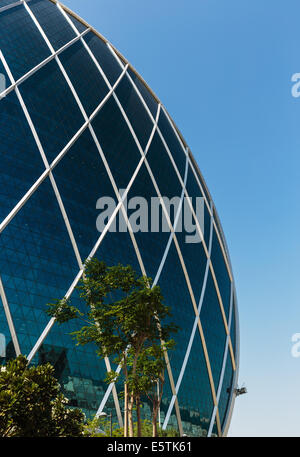 Abu Dhabi, VAE - 5. November: Die aldar Headquarters Building ist die erste runde Gebäude seiner Art im Nahen Osten, die sich auf keine Stockfoto