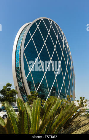 Abu Dhabi, VAE - 5. November: Die aldar Headquarters Building ist die erste runde Gebäude seiner Art im Nahen Osten, die sich auf keine Stockfoto