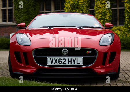 Journalist Robert Crampton Testfahrten der neuen Jaguar F-Type Mietwagen in Hull, East Yorkshire. Stockfoto