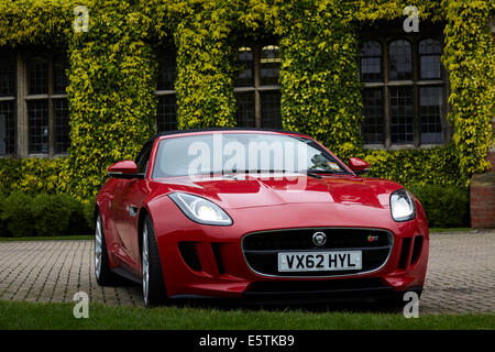 Journalist Robert Crampton Testfahrten der neuen Jaguar F-Type Mietwagen in Hull, East Yorkshire. Stockfoto