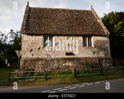 Die Dorfschule besuchte von Thomas Hughes, Autor von "Tom Browns Schulzeit" Uffington, Oxfordshire, Vereinigtes Königreich Stockfoto