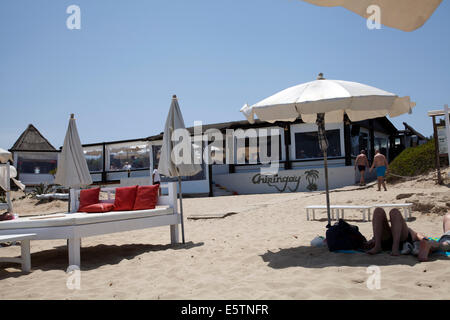 Restaurant El Chiringay am Es Cavallet Strand auf ibiza Stockfoto