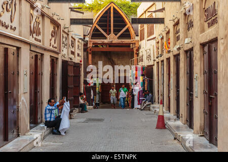 Dubai, Vae - 8. November: Street Market in Dubai Deira am 8. November 2013 in Dubai, UAE. größten Markt in Dubai. Stockfoto