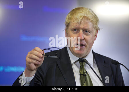 Finsbury Square, London, UK. 6. August 2014. Boris Johnson kündigt er bei Parlamentswahlen 2015 stehen, während europäische Erklärung bei Bloomberg, London, UK-Kredit geben will: Jeff Gilbert/Alamy Live News Stockfoto