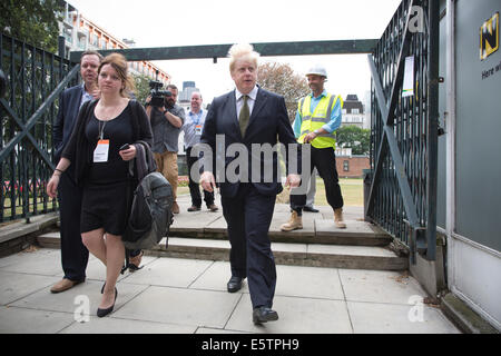 Finsbury Square, London, UK. 6. August 2014. Boris Johnson kündigt er bei Parlamentswahlen 2015 stehen, während europäische Erklärung bei Bloomberg, London, UK-Kredit geben will: Jeff Gilbert/Alamy Live News Stockfoto