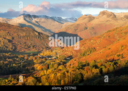 Langdale Herbst Dawn aus Loughrigg Stockfoto