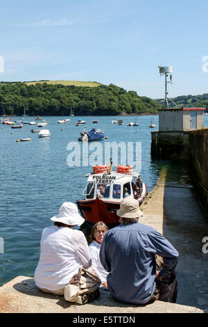 Fowey, warten auf die Fähre Polruan Stockfoto