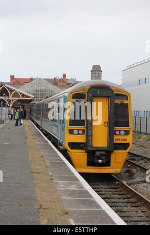 Ein Zug steht in Aberystwyth Bahnhof Stockfoto